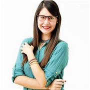 Licenciada en periodismo, imparto clases para niños de primaria y ESO en escritura, gramática y todo lo que conlleva buena destreza escribiendo. Y aprendiendo